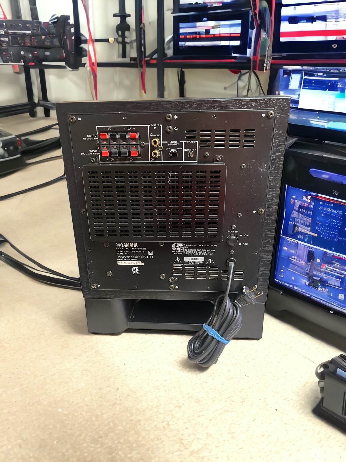 Yamaha YSTSW215 150W Powered Subwoofer • 8" Cone • Speaker Level or