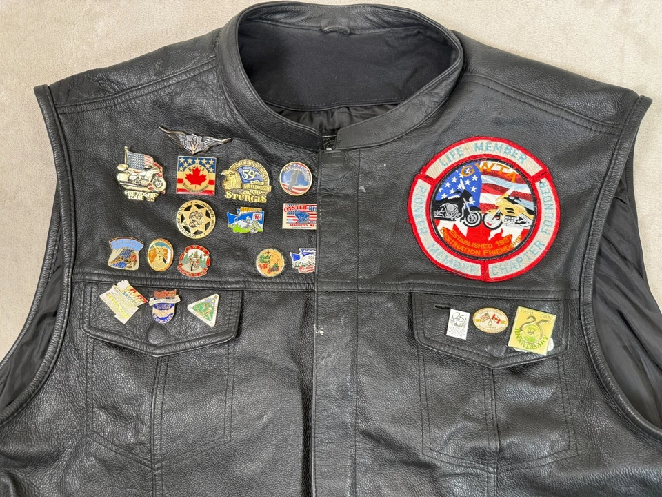 复古 FMC 真皮摩托车背心 - 黑色带针金翼 8X 码 — 第 4/4 张图片