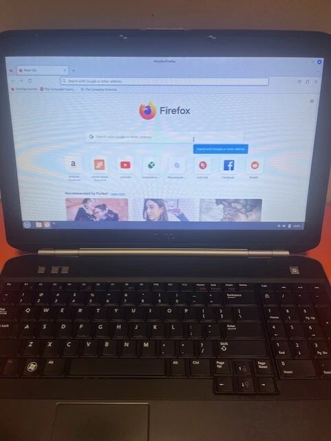 Laptop Dell Linux Como Nueva Canela 16GB Ram, Nueva Rápida 512GB SSD, 1 Año de Garantía Foto 2 de 4