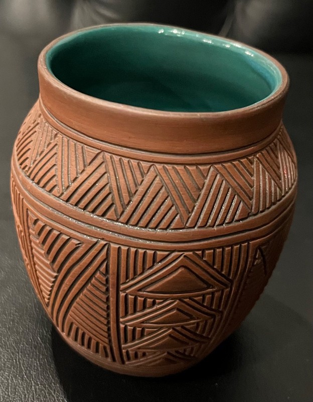 Santhony Pottery Cindy Henhawk Vase Ontario Canada 6 Nations of the Grand River