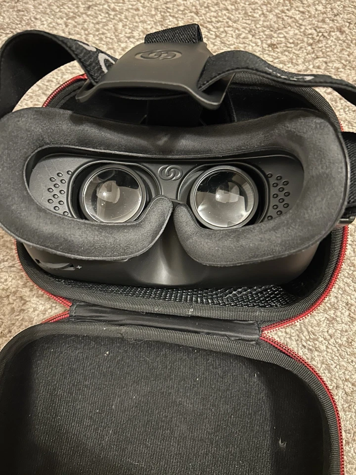 Homido V2 Virtual Reality Headset Compatible with Smartphones, Black w/case - Image 2 of 4