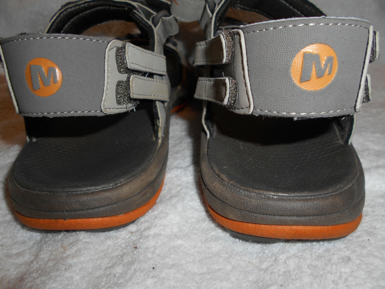 Sandali uomo Merrell scamosciati grigio chiaro come nuovi con cinturini regolabili taglia 9