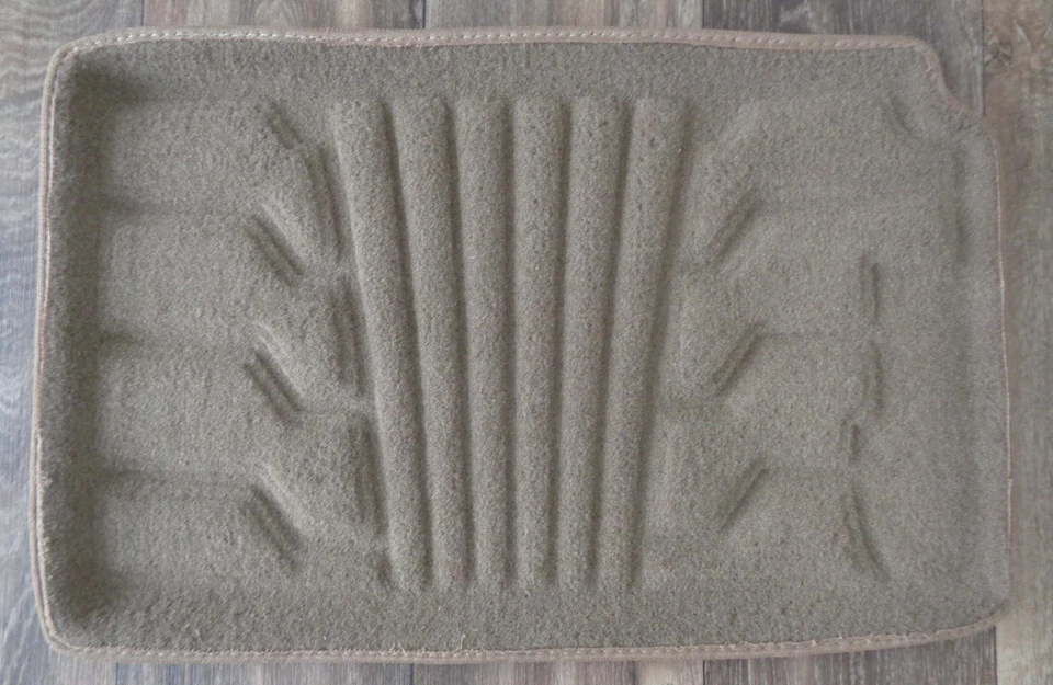 Alfombra Chevrolet HHR Lund 783047-T Catch-It 2da fila revestimientos de piso NUEVO bronceado 08-11 Foto 3 de 4