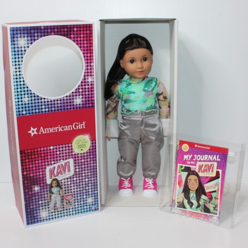 American Girl GOTY 2023 Kavi Sharma 18" bambola e diario nuovo con scatola - Foto 2 di 5