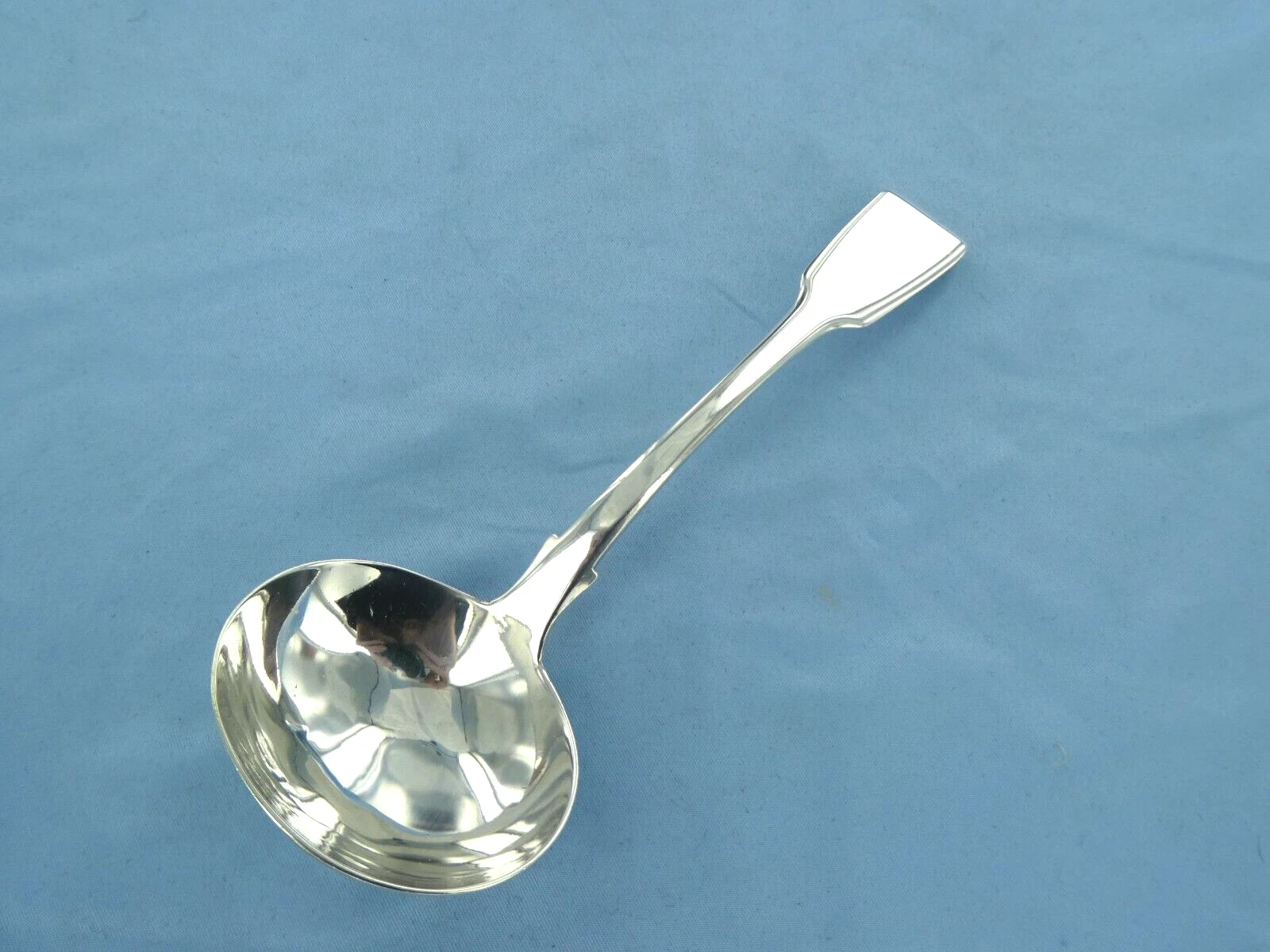 AN ANTIQUE STERLING SILVER FIDDLE BACK SAUCE LADLE LONDON 1836.
Opens in a new window or tab