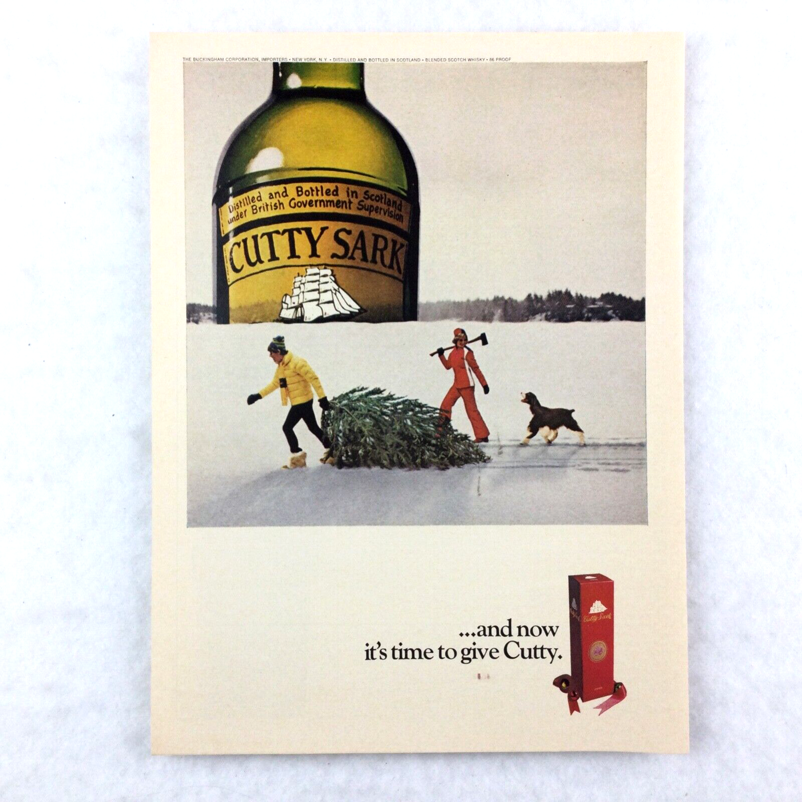 CUTTY SARK Vintage 70s PRINT AD Scotch Whisky Cutting Christmas Tree Holiday Dog