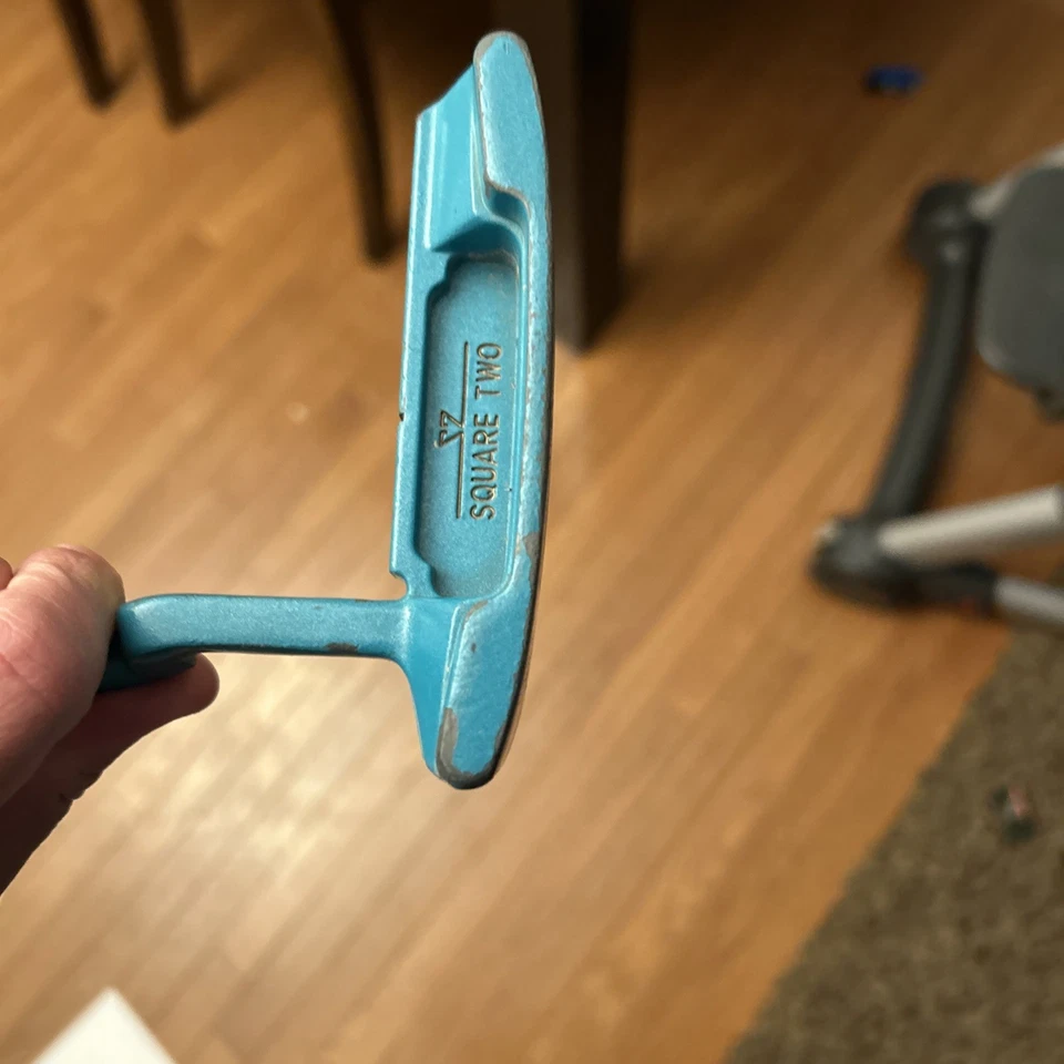 LPGA Square Two 933 XGR Cross Milled Right Handed Teal Putter 33" Long - Image 3 of 4