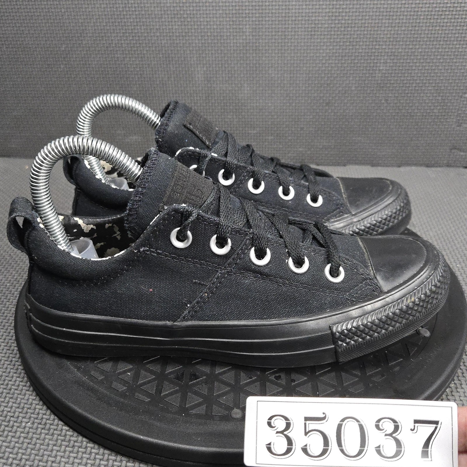 Converse Chuck Taylor All Star Shoes Womens Size 6 Black Low Top Sneakers 57049F