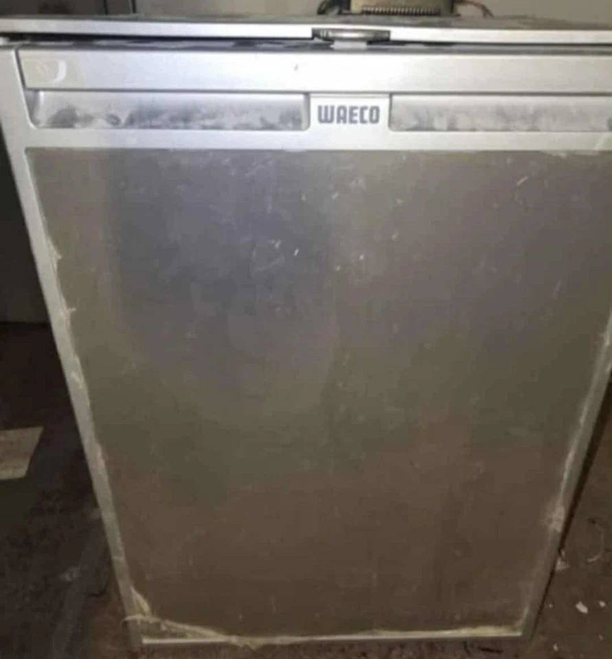 Refrigerador Waeco CR-50 Coolmatic, comúnmente utilizado en casas rodantes, caravanas, yates y Foto 3 de 3