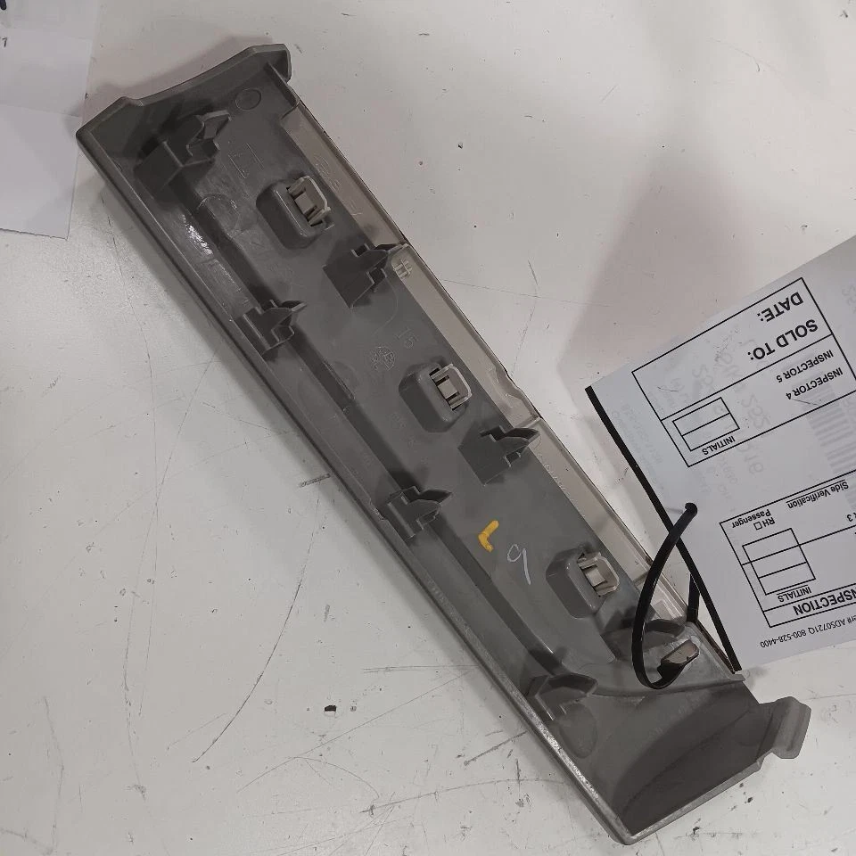 Tapicería de tablero lateral izquierdo Subaru Outback Legacy Driver {S18007930} 2018 2017 2016 Foto 4 de 4