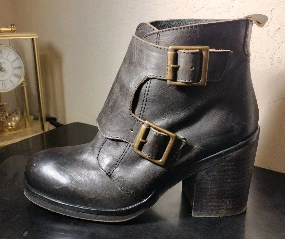 JEFFREY CAMPBELL Women's Size 7.5 Black Ankle Boots Made in Spain Double Buckle - Image 2 of 4