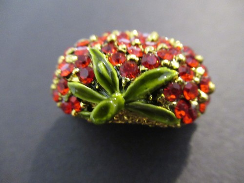 Vintage Strawberry Pin Brooch Red Rhinestone Gold Tone - Picture 3 of 7