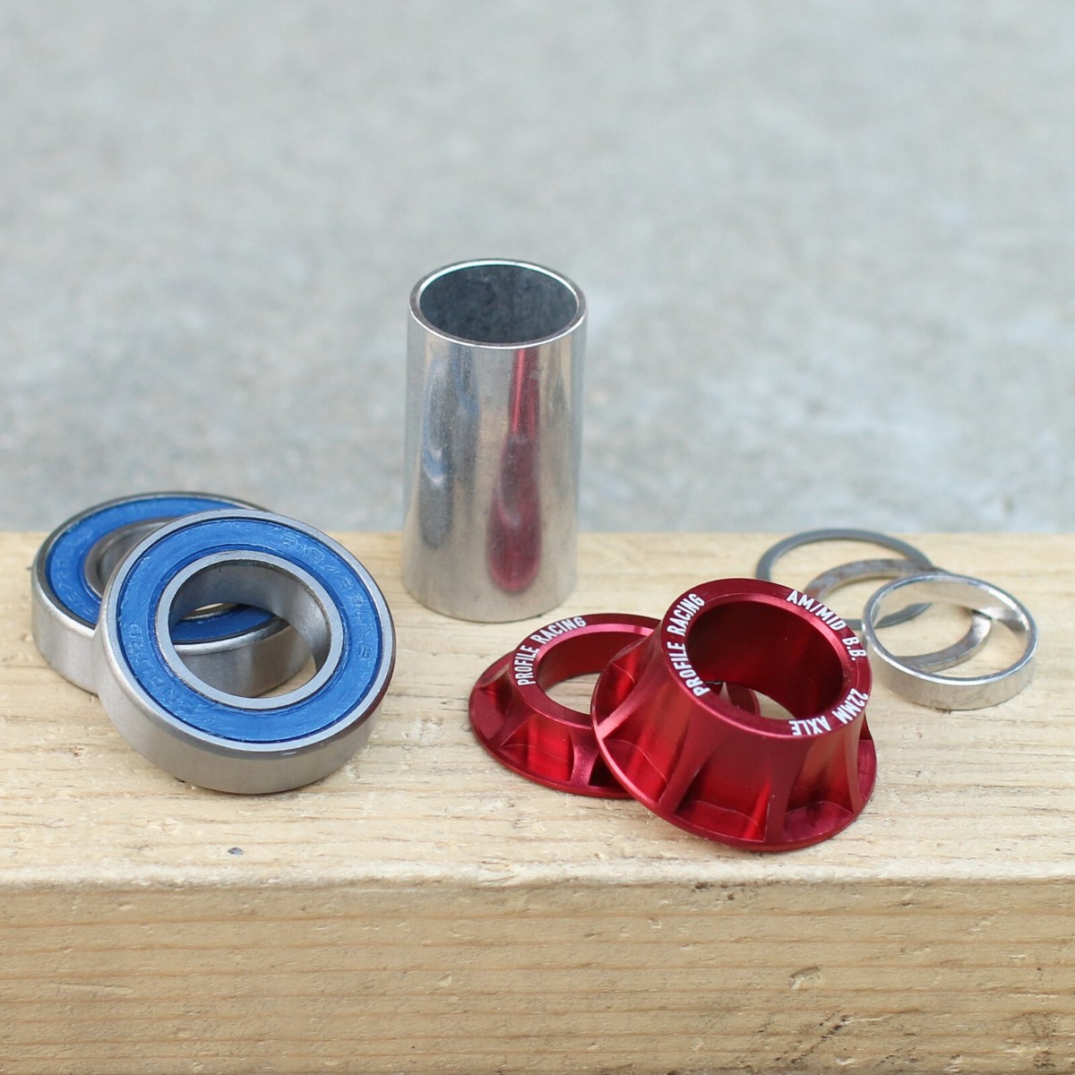 Profile Racing ボトムブラケットキット PROFILE RACING BMX COLUMN MID BOTTOM BRACKET KIT RED 22mm SEALED