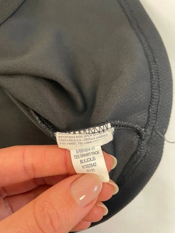 Camiseta negra Old Navy Active para niños manga corta talla M (8) Foto 4 de 4