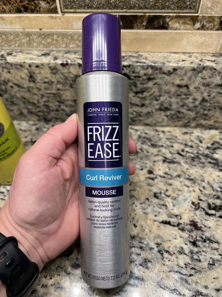 Lote Marc Anthony Estrictamente Rizos Espuma Mejora del Rizo + Mousse Frizz Ease Foto 3 de 4