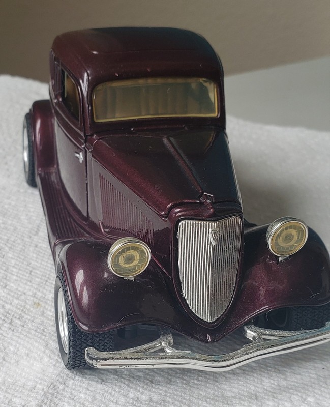 1934 Ford Coupe  1:24 Scale Burgundy