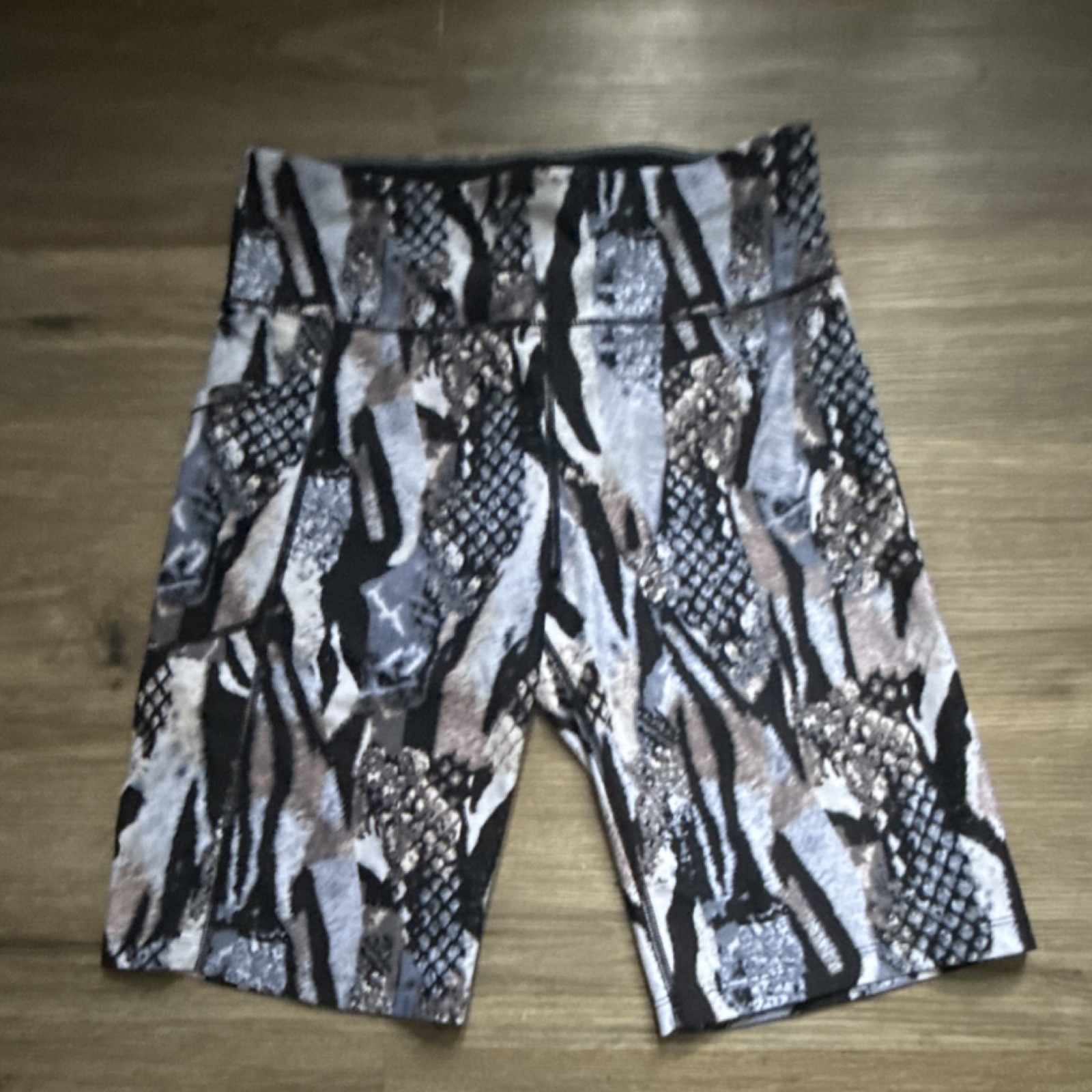 Calvin Klein Women's Multicolor Animal Print Athletic Shorts M, Stretch, Gym