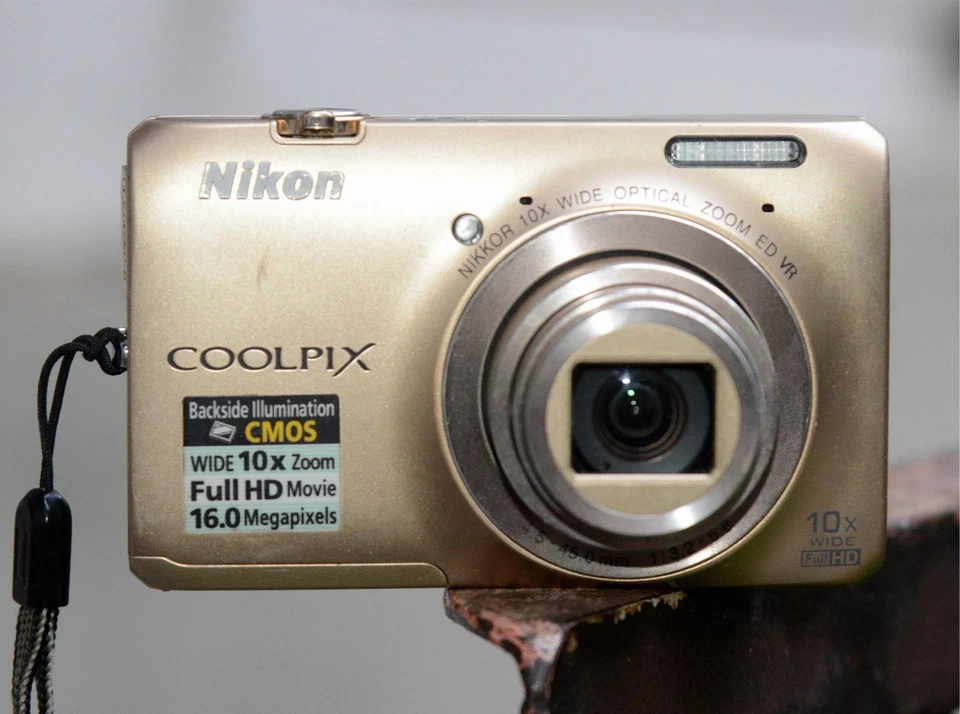NIKON COOLPIX S6300 DIGTALKAMERA 16,0 MP Digicam gold 10 x Zoom 4,5-45 mm