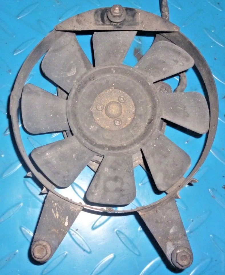 VENTILATEUR YAMAHA 600 FAZER de 1998 à 2001 - réf : 33 - Photo 1/1