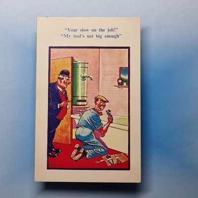 Comic Postkarte um 1965 Klempner Werkzeug nicht groß genug Vorarbeiter Badezimmer langsam im Job