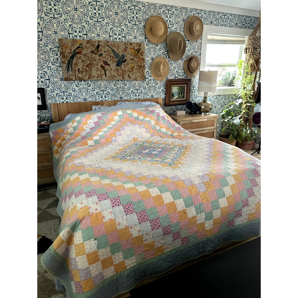 Colcha de selos postais vintage multicolorida tamanho 78 x 92 ao redor do mundo - Imagem 2 de 4