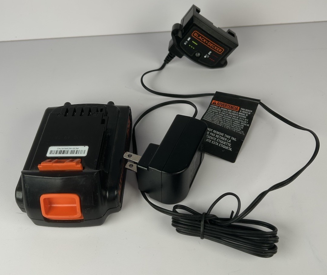 Black+Decker LBXR20 20V MAX Lithium Ion Battery With Charger Works
