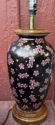 VTG Black & Cloisonné Enamel Brass Vase Table Lamp Apple Blossom Walnut Base 26 
