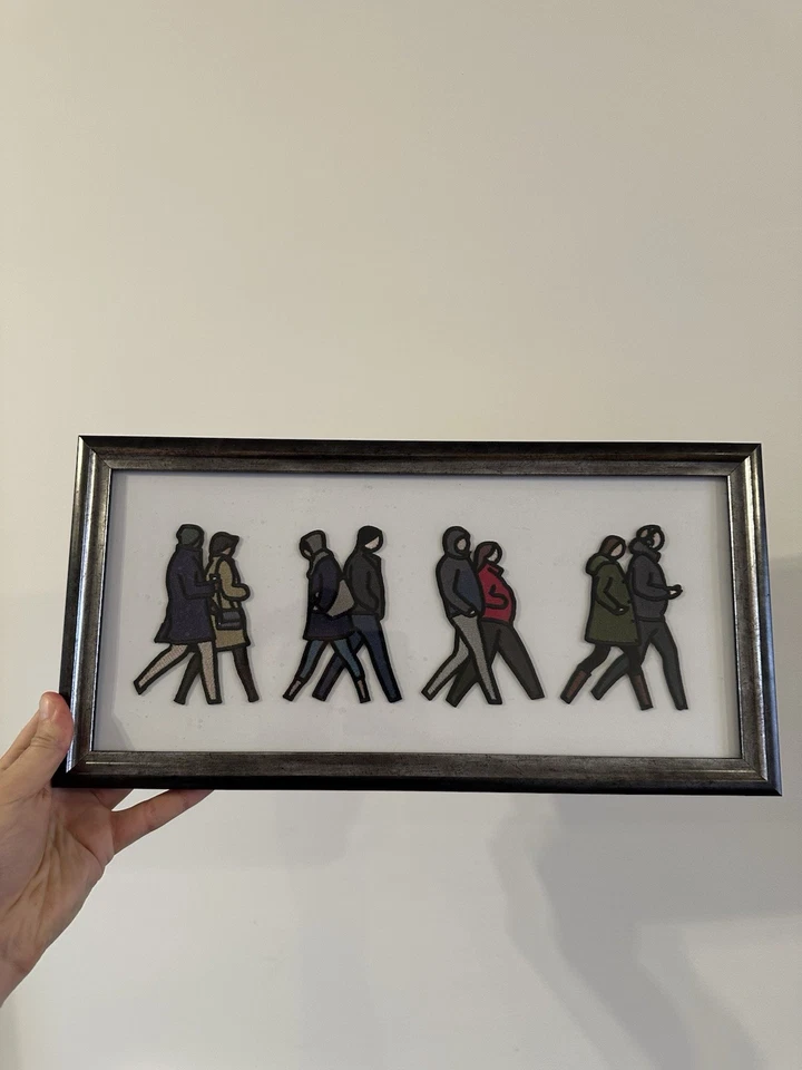 JULIAN OPIE (1958-), PAREJAS LONDRES, FIGURAS BORDADAS A BORDO, ENMARCADAS, 2021 Foto 3 de 4