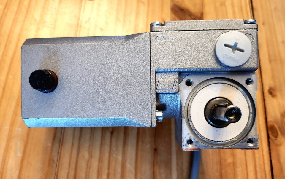 BC200024MP Mini Motor Reggio E. Italy 24V 2,5A 37W 2,44 Nm 112rpm IP65