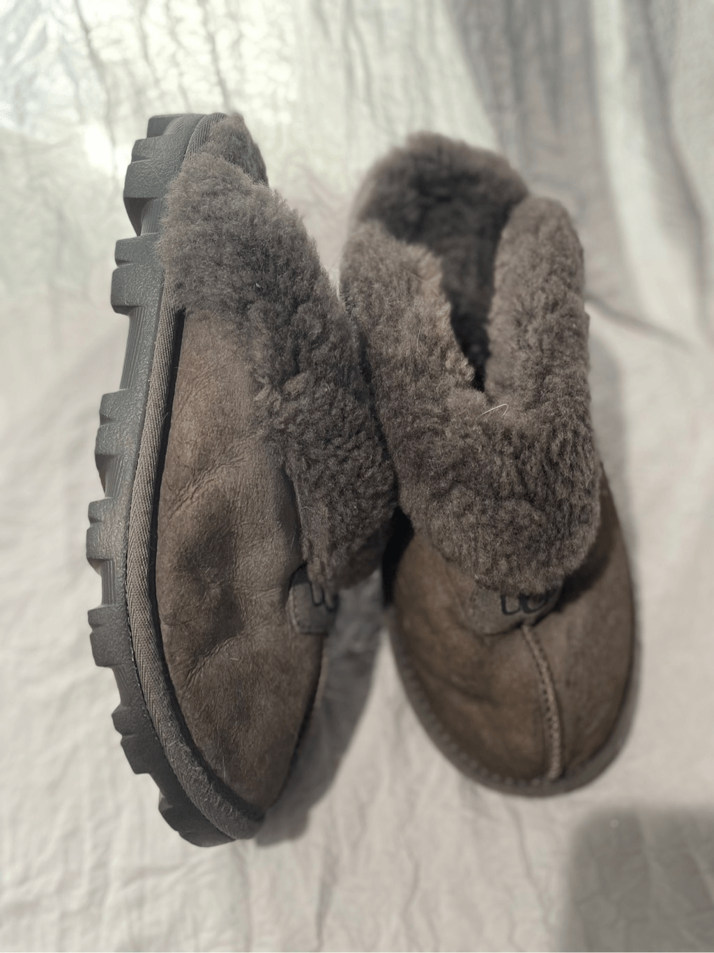 SAOLA UGG slide in pantofole interno esterno suola grigio pelle scamosciata taglia 9 essere caldo e com