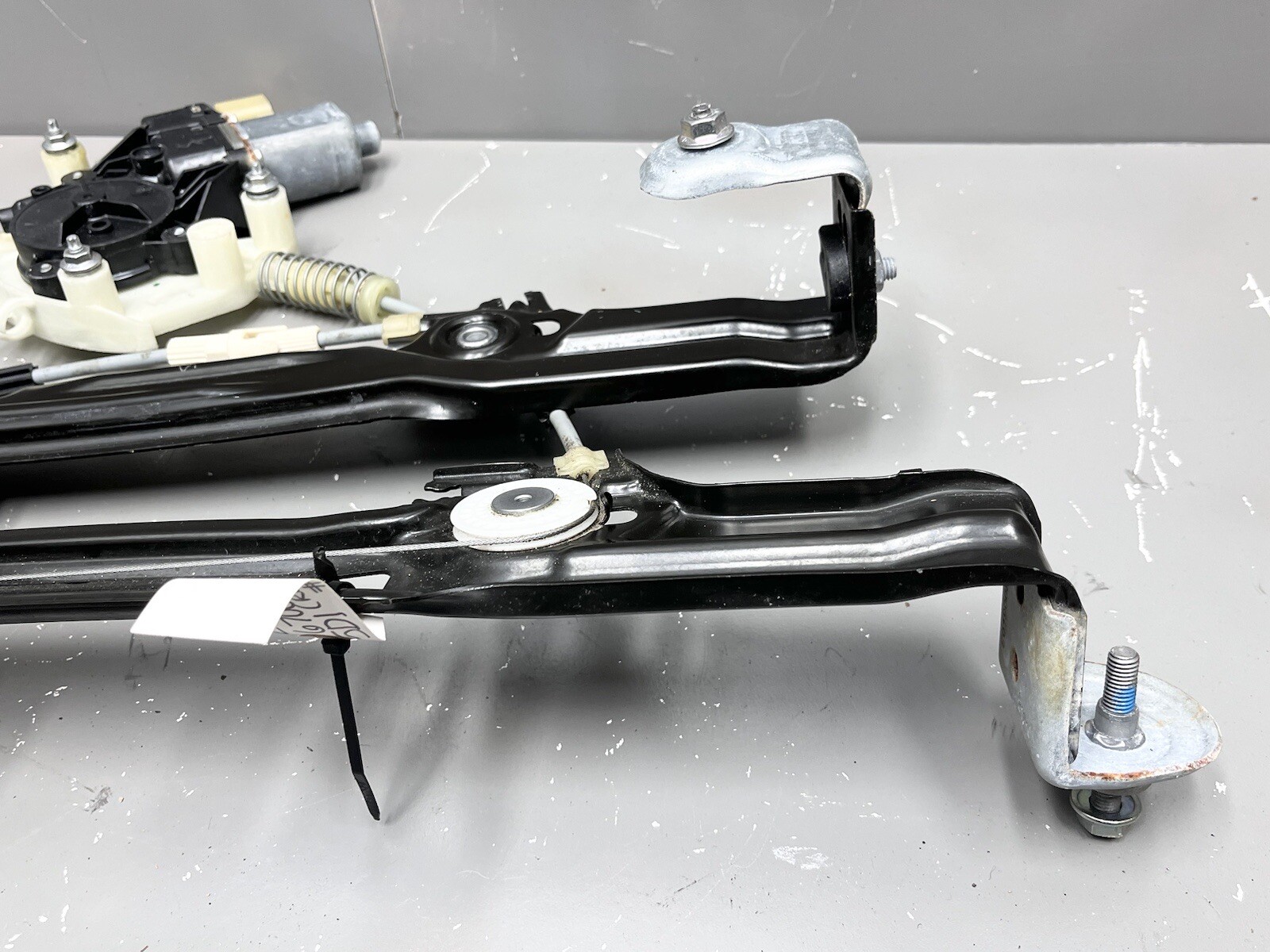 Maserati Levante 2017-2020 rear/left Window regulator