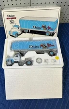 First Gear Daisy Red Rider 1960 Model B-61 Mack Tractor Trailer #10-0123