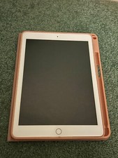 ipad 6th generation 128gb wifi EXCELLENT condition and a pink case 