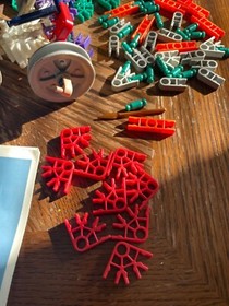 K&rsquo;nex Race set Multicolor Multi Piece Bulk Lot 350 pieces KNEX K nex