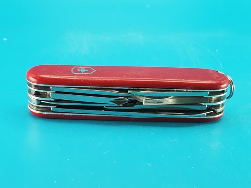 Victorinox Explorer Red Swiss Army Knife w/ Magnifying Glass! "UW BARC LAB 2018" - Picture 7 of 8