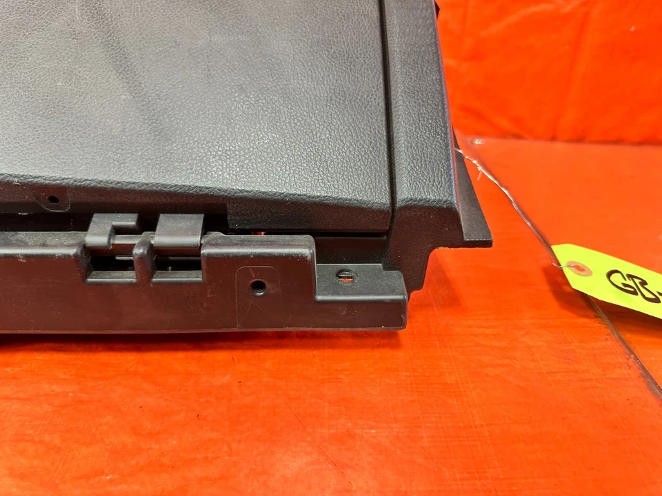 15-18 SUBARU WRX & STI - CONJUNTO DE PORTA-LUVAS - COR PRETA - FABRICANTE DE EQUIPAMENTO ORIGINAL OE FACTORY #170 - Imagem 2 de 4