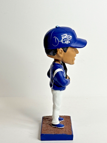Dave Roberts Signed 2017 SGA Bobblehead LA Dodgers '2016 N.L. M.O.Y' PSA - Picture 6 of 8