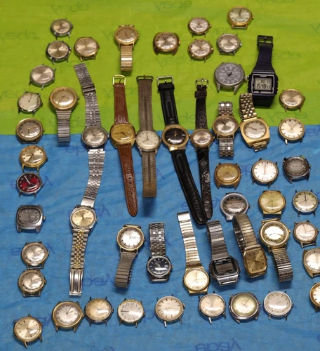 LOT OF 52 VINTAGE MEN'S TIMEX WRIST WATCHES, AUTOMATIC, ELECTRIC, ETC. (SHLF)