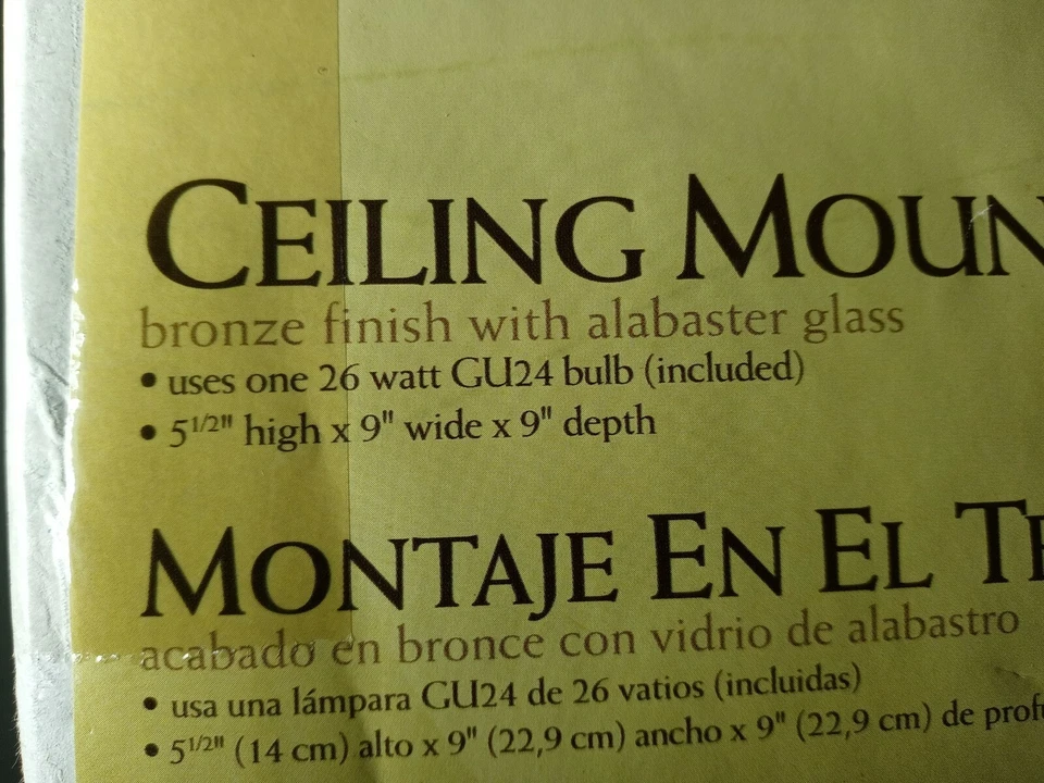 Montaje en techo Design House 517334. Acabado bronce con vidrio de alabastro Foto 2 de 3