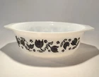 Vintage Pyrex Black Tulip on White Casserole Baking Dish 043 1.5qt No Lid