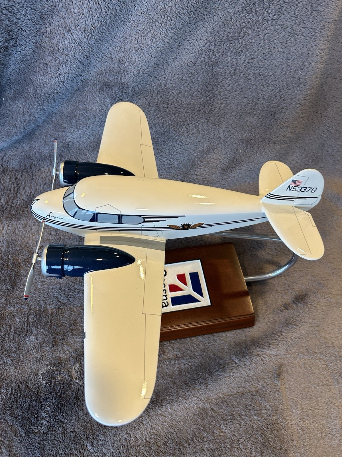 Cessna T-50 Song Bird Sky King TV Show N53378 Desk Top Model 1/32 SC Airplane