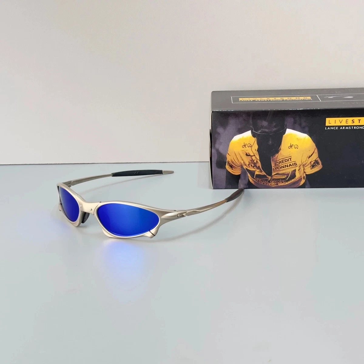 Preços baixos em Óculos de Sol Vintage Oakley Azul com para Homens