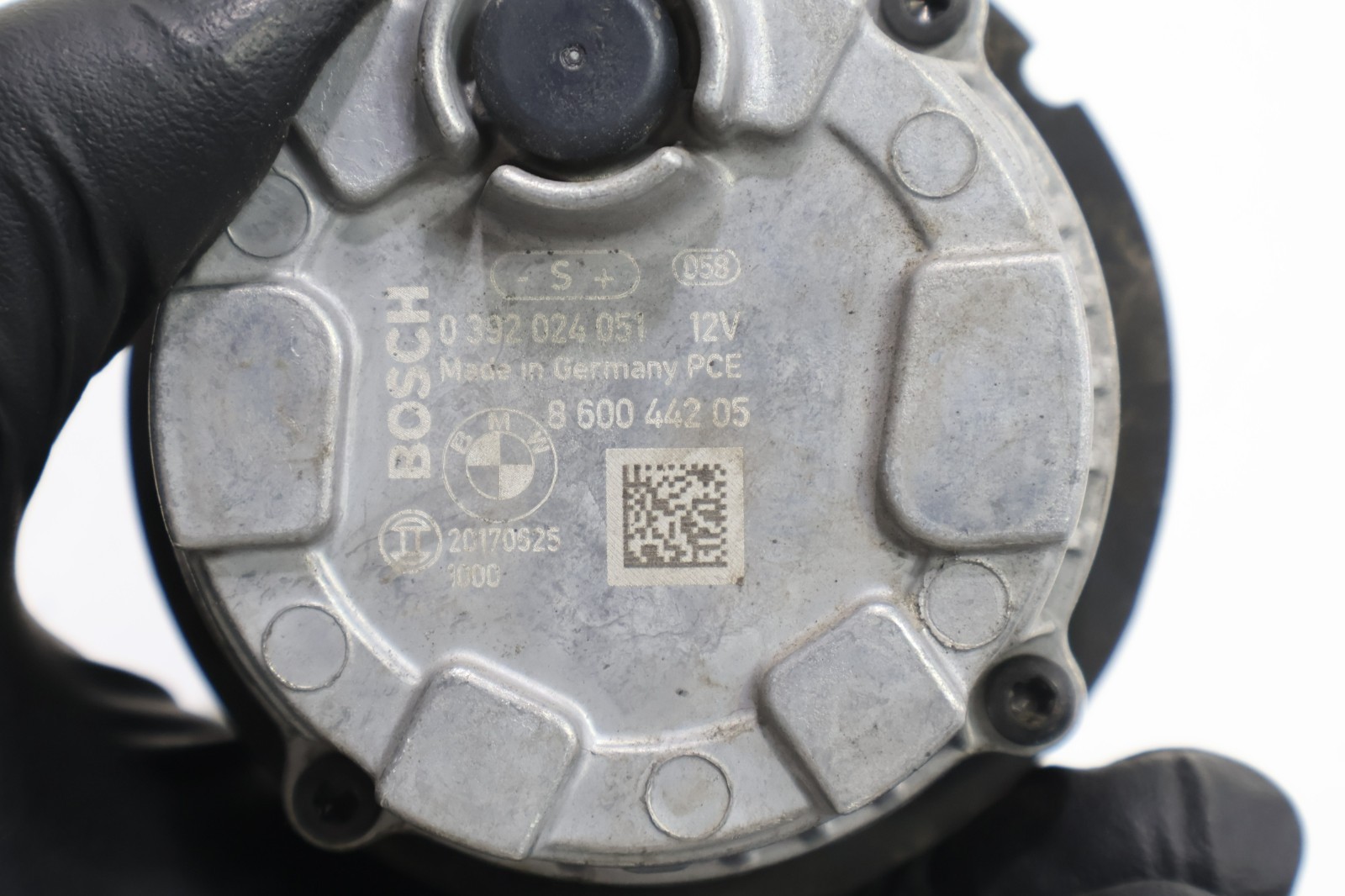 2014 - 2020 BMW i8 I12 ENGINE COOLANT AUXILIARY WATER PUMP OEM