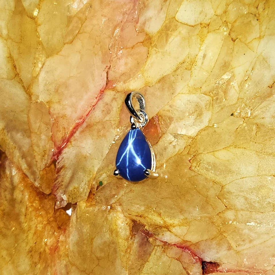 Colgante de plata de ley 925 con zafiro estrella Lindy de laboratorio de pera larga Foto 4 de 4