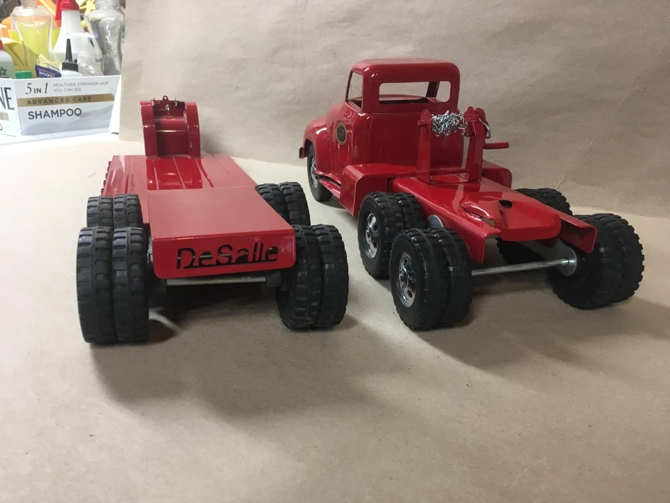 Hermosa camioneta y remolque Lowboy estilo Tonka Don Desalle Anderson Indiana Foto 4 de 4