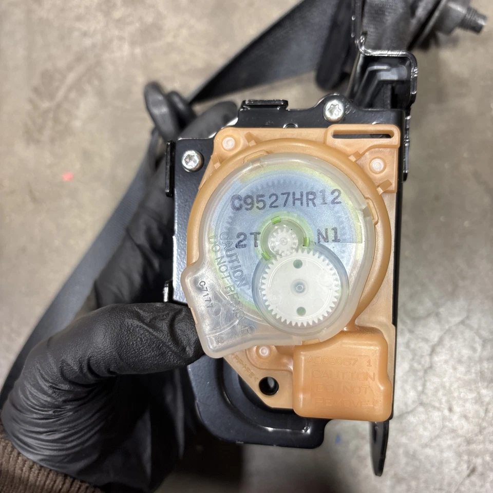 2009–2020 NISSAN 370Z КУПЕ ПЕРЕДНИЙ ПРАВЫЙ ПАССАЖИРСКИЙ РЕМЕНЬ БЕЗОПАСНОСТИ НАТЯЖИТЕЛЬ OEM - Изображение 2 из 4