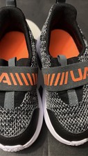 Under Armour UA BINF Surge 3 Slip On Boys Low Top Sneakers 7K Black Gray Running