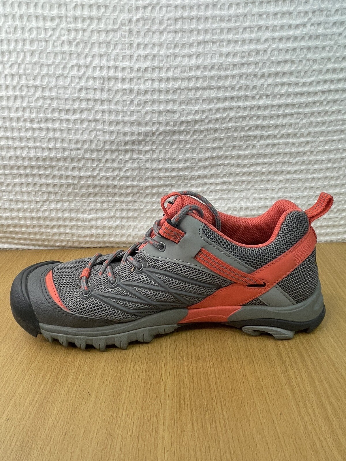 Stivali da sneaker da trekking Keen Marshall Bumper Toe grigi da donna taglia 7