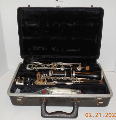 Vintage DuraTone F.E. Olds & Son 26'' Clarinet with original Hard case