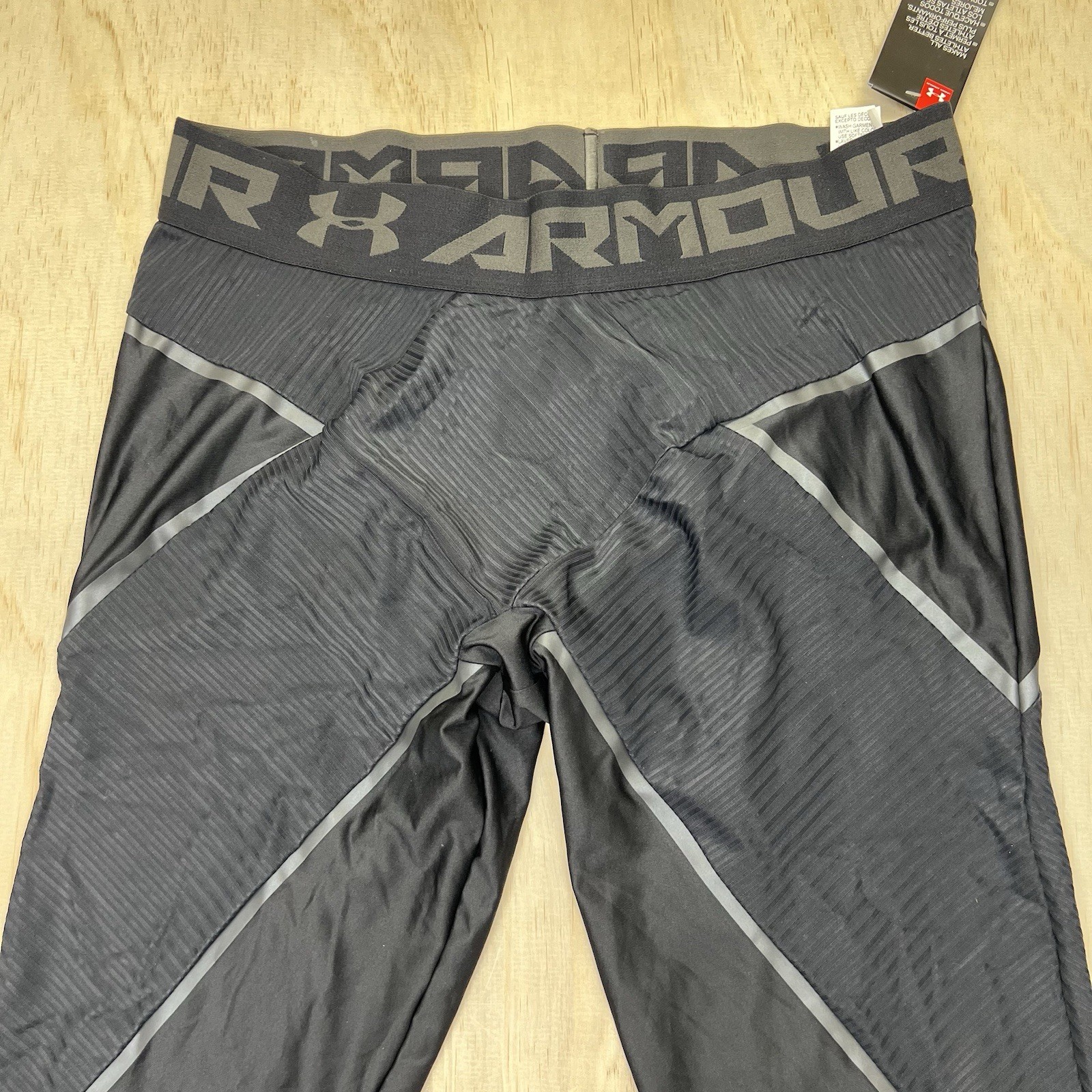 NEW Under Armour Core 3/4 Compression Pants 2XL Black Mens 1332079-001 thumbnail 5